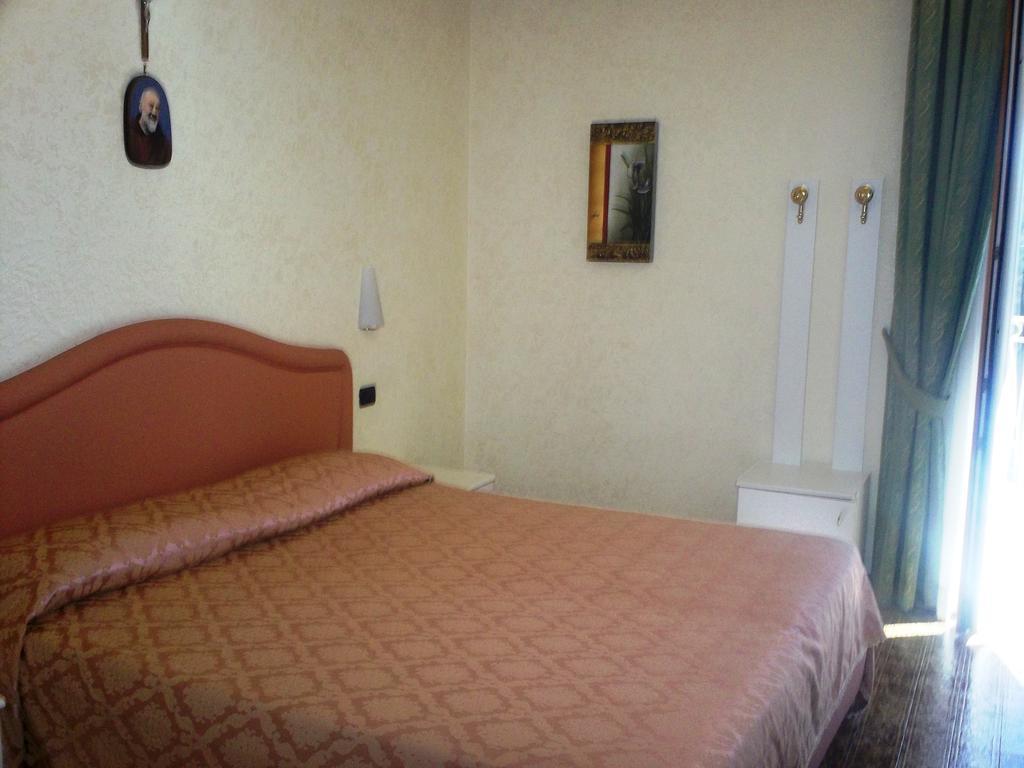 Hotel Gaggiano Сан-Джованни-Ротондо Номер фото