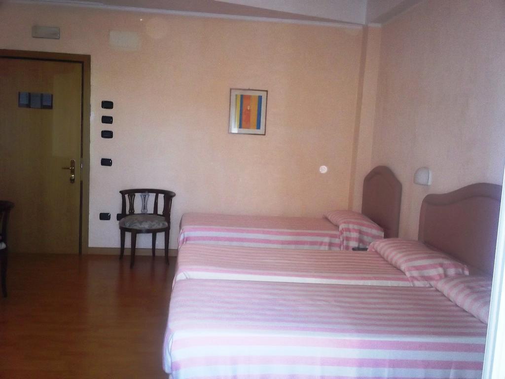 Hotel Gaggiano Сан-Джованни-Ротондо Номер фото