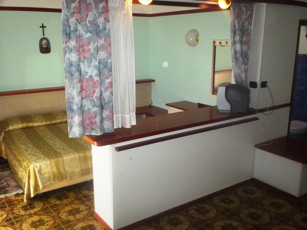 Hotel Gaggiano Сан-Джованни-Ротондо Номер фото