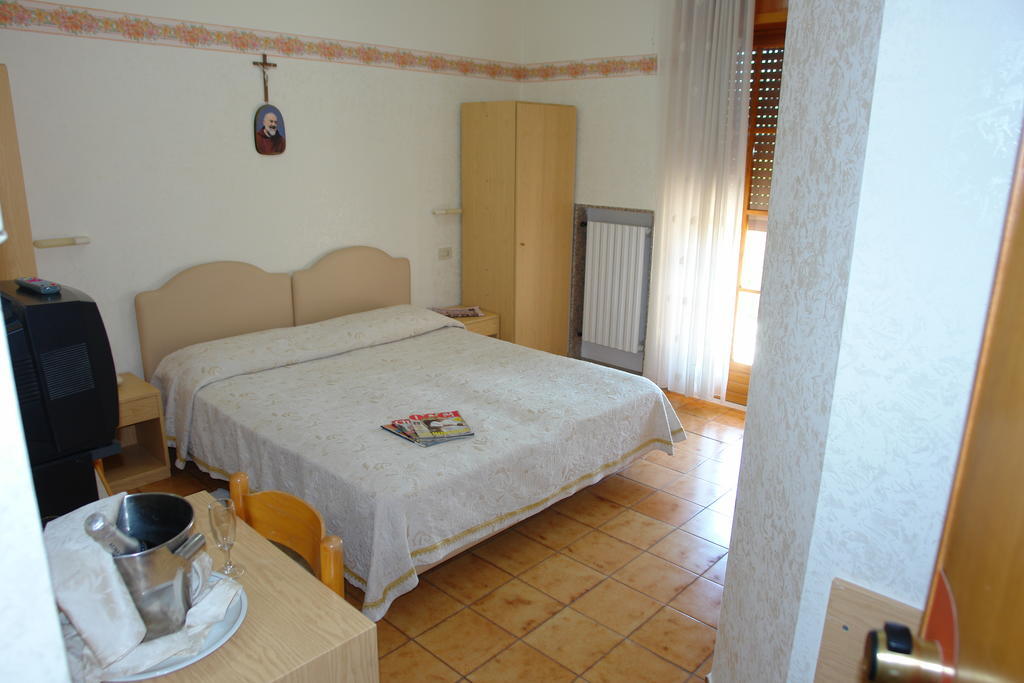 Hotel Gaggiano Сан-Джованни-Ротондо Номер фото