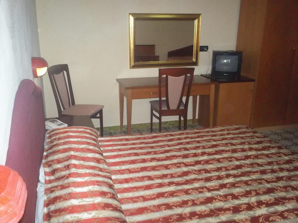 Hotel Gaggiano Сан-Джованни-Ротондо Номер фото