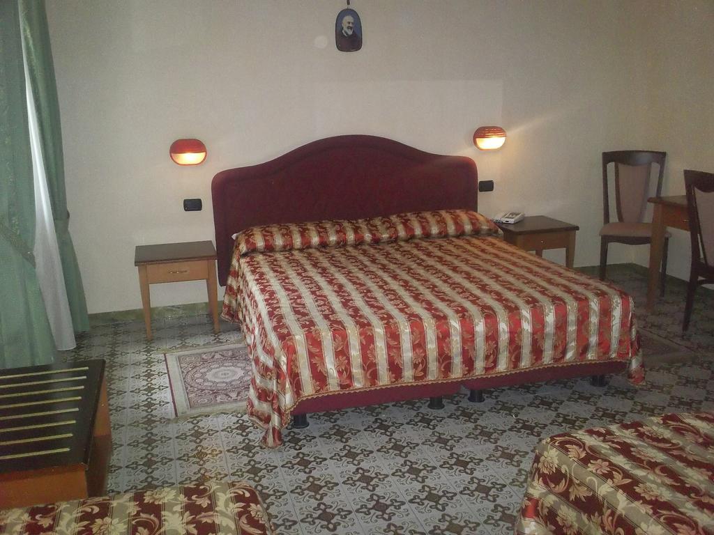 Hotel Gaggiano Сан-Джованни-Ротондо Номер фото