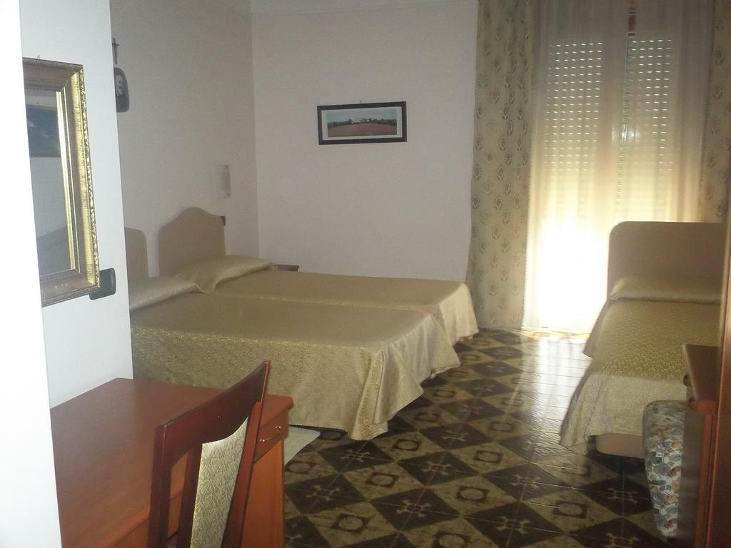 Hotel Gaggiano Сан-Джованни-Ротондо Номер фото