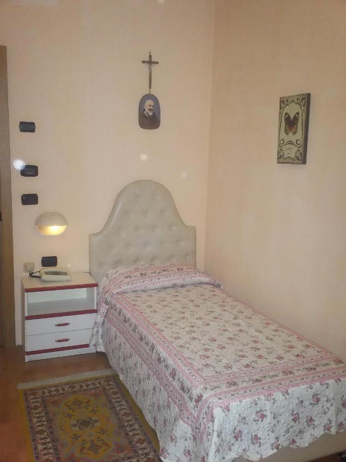 Hotel Gaggiano Сан-Джованни-Ротондо Номер фото